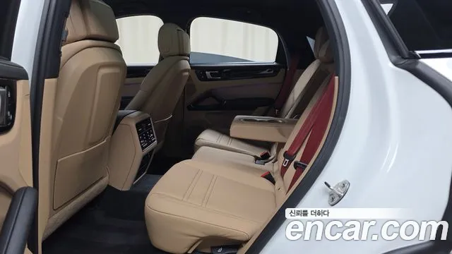 Porsche Cayenne 2023 thumb 12