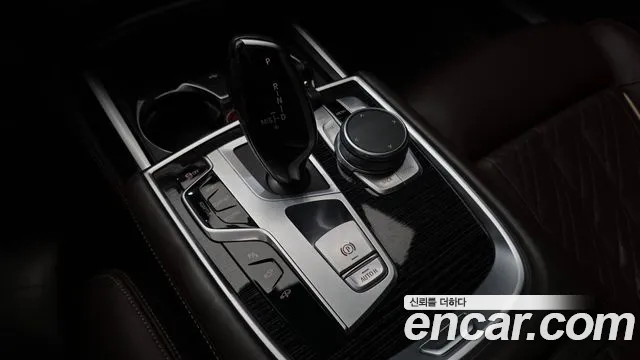 BMW 7-Series 2021 thumb 9