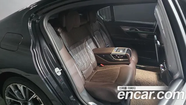 BMW 7-Series 2021 thumb 11