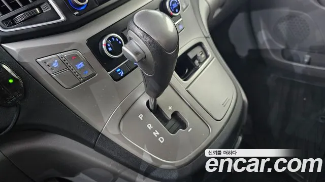 Hyundai Starex 2017 thumb 9