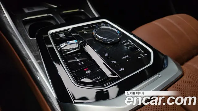 BMW 7-Series 2025 thumb 9