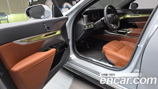BMW 7-Series 2025 thumb 10