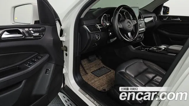Mercedes-Benz GLE 2017 thumb 10