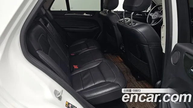 Mercedes-Benz GLE 2017 thumb 12