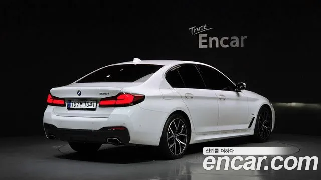 BMW 5-Series 2023 thumb 2