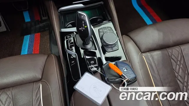 BMW 5-Series 2023 thumb 9