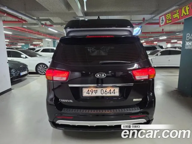 Kia Carnival 2015 thumb 4