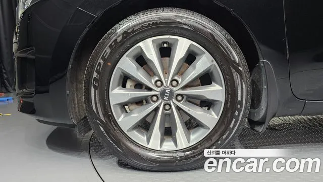 Kia Carnival 2014 thumb 5