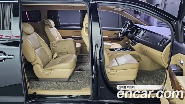 Kia Carnival 2014 thumb 12