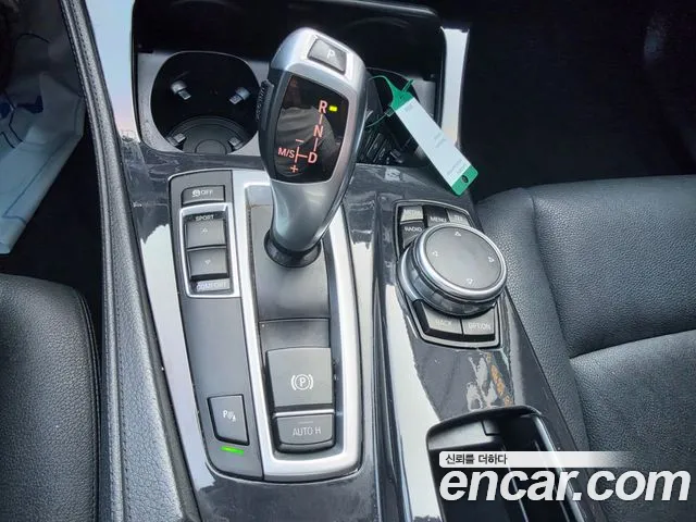 BMW 5-Series 2015 thumb 9