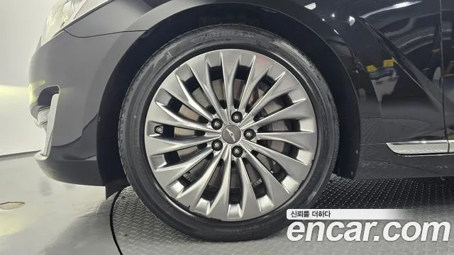 Genesis G90 2017 thumb 5