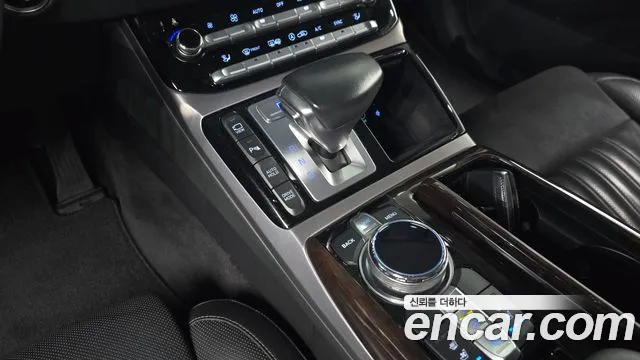 Genesis G90 2017 thumb 9