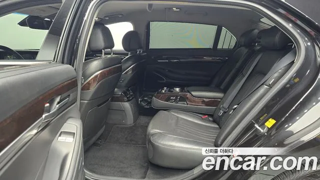 Genesis G90 2017 thumb 12