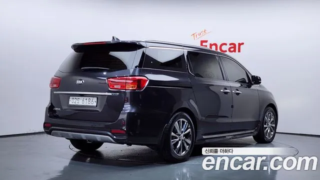 Kia Carnival 2018 thumb 2