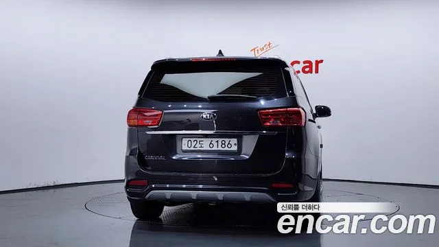 Kia Carnival 2018 thumb 4