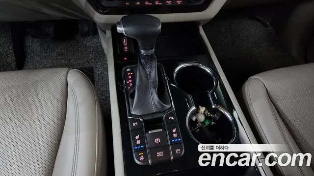 Kia Carnival 2018 thumb 9