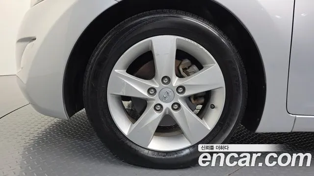 Hyundai Avante 2011 thumb 5