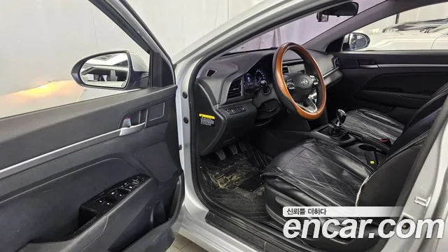 Hyundai Avante 2018 thumb 10