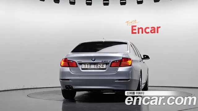 BMW 5-Series 2015 thumb 4