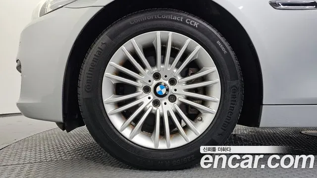 BMW 5-Series 2015 thumb 5