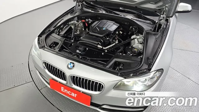BMW 5-Series 2015 thumb 6