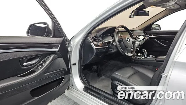 BMW 5-Series 2015 thumb 10