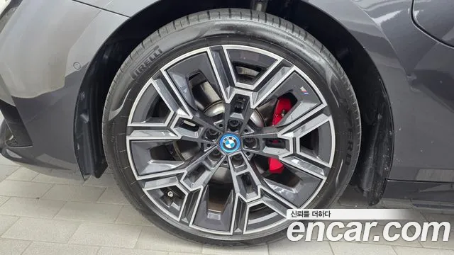 BMW 5-Series 2024 thumb 5