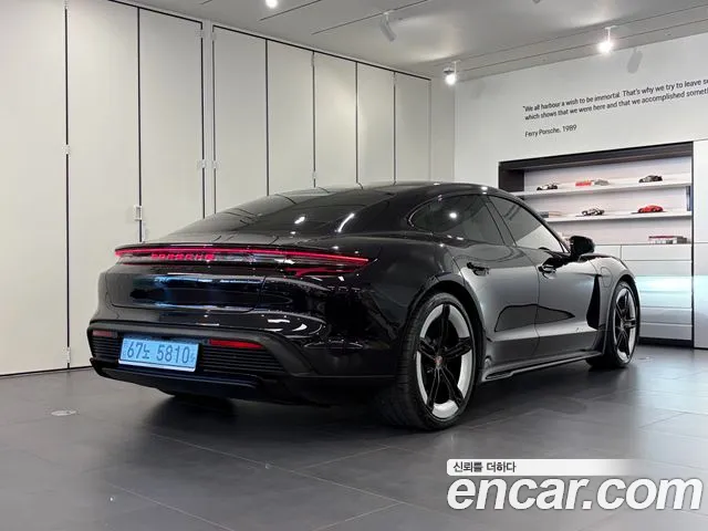 Porsche Taycan 2025 thumb 2