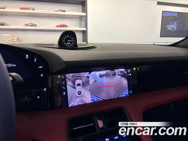 Porsche Taycan 2025 thumb 9