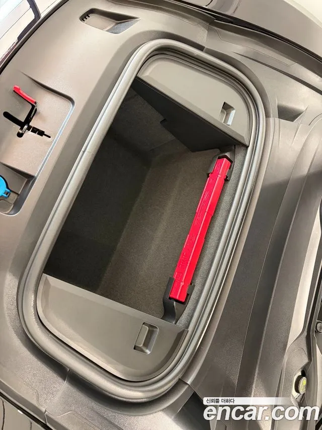 Porsche Taycan 2025 thumb 10