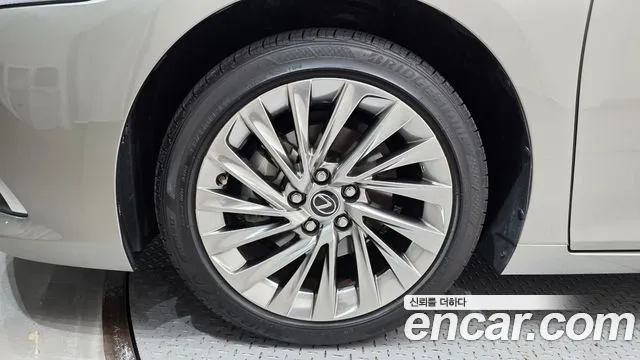 Lexus ES 2024 thumb 5
