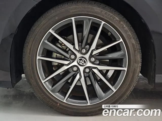 Toyota Camry 2023 thumb 4