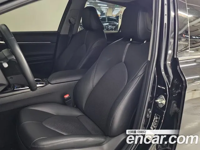 Toyota Camry 2023 thumb 8