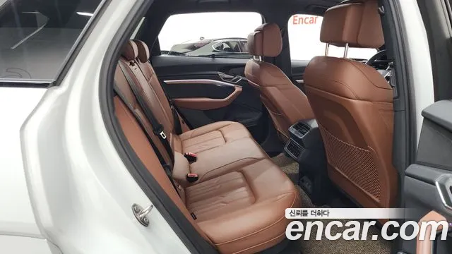 Audi Q8 e-tron 2024 thumb 11