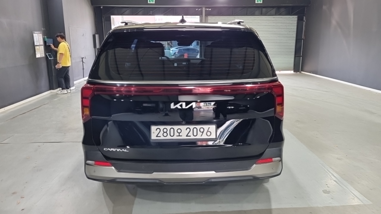 Kia Carnival 2024 thumb 4