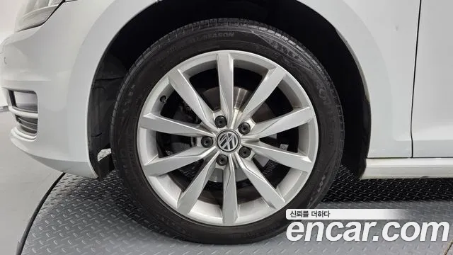 Volkswagen Golf Sportsvan 2015 thumb 5