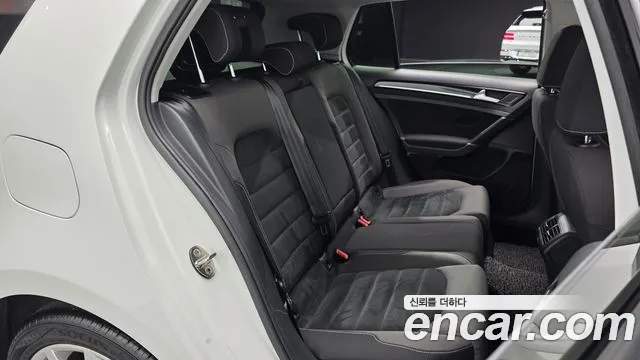Volkswagen Golf Sportsvan 2015 thumb 11