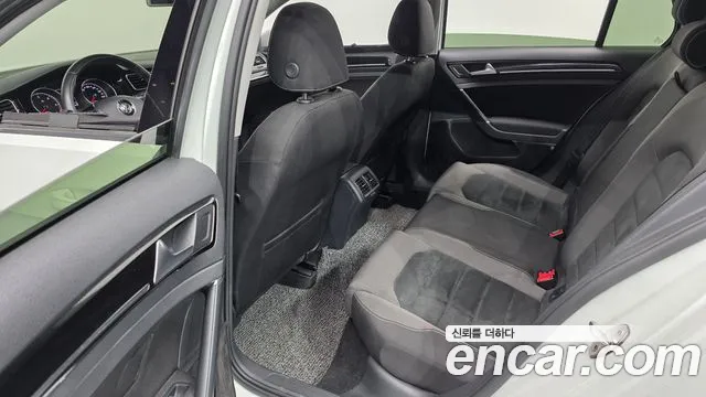 Volkswagen Golf Sportsvan 2015 thumb 12