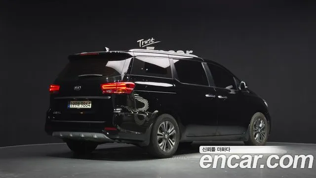 Kia Carnival 2018 thumb 2