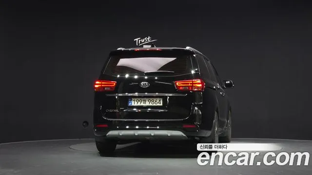 Kia Carnival 2018 thumb 4