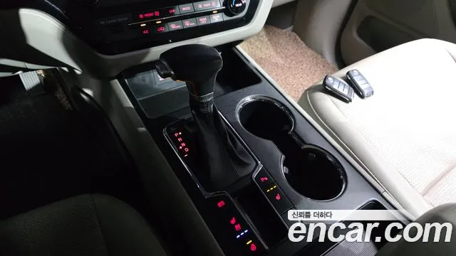 Kia Carnival 2018 thumb 9