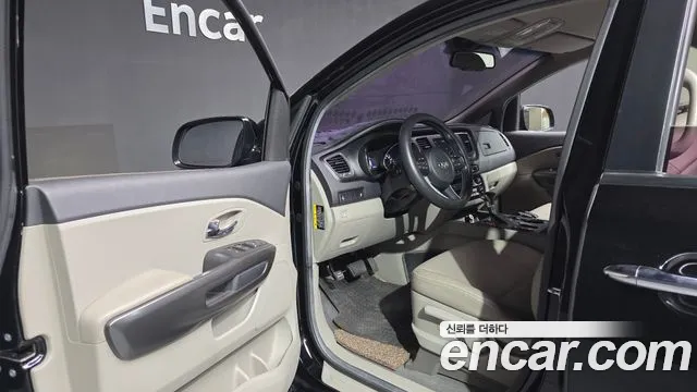 Kia Carnival 2018 thumb 10