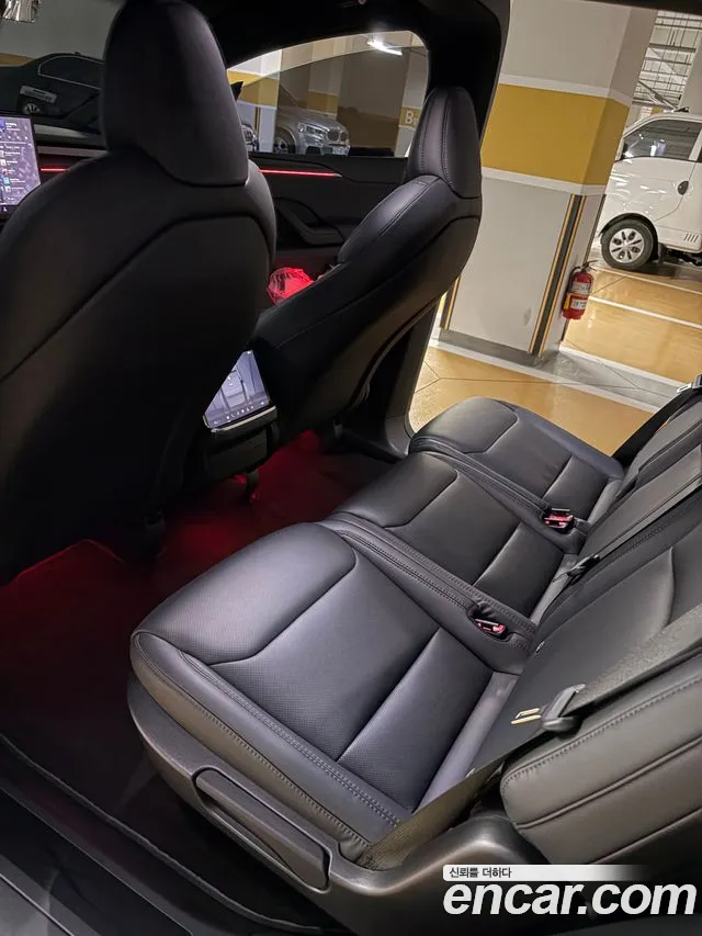 Tesla Model X 2026 thumb 10