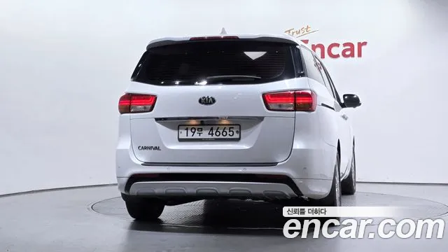 Kia Carnival 2014 thumb 4