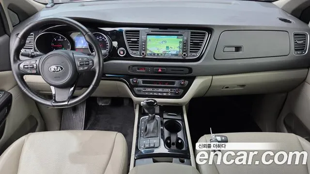 Kia Carnival 2014 thumb 7