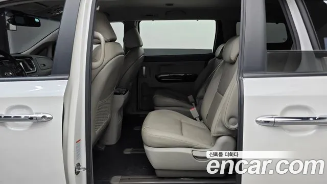 Kia Carnival 2014 thumb 12