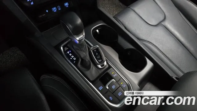 Hyundai Santa Fe 2018 thumb 9