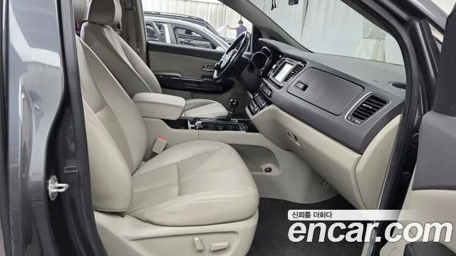 Kia Carnival 2014 thumb 11