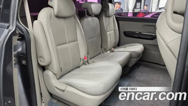 Kia Carnival 2014 thumb 12