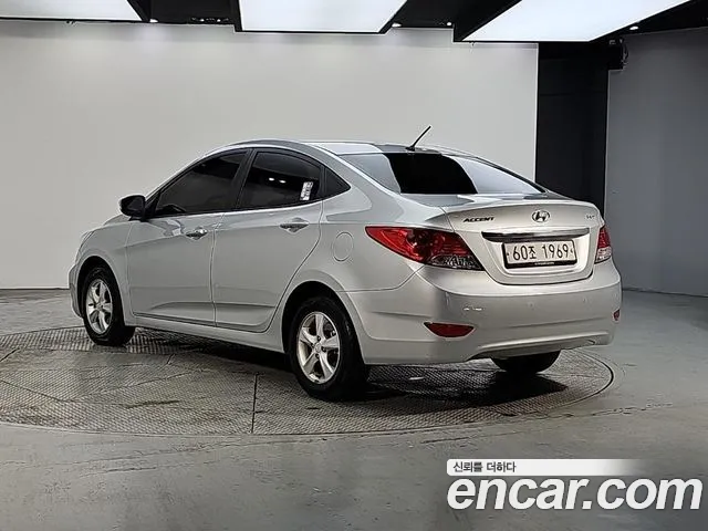 Hyundai Accent 2011 thumb 3